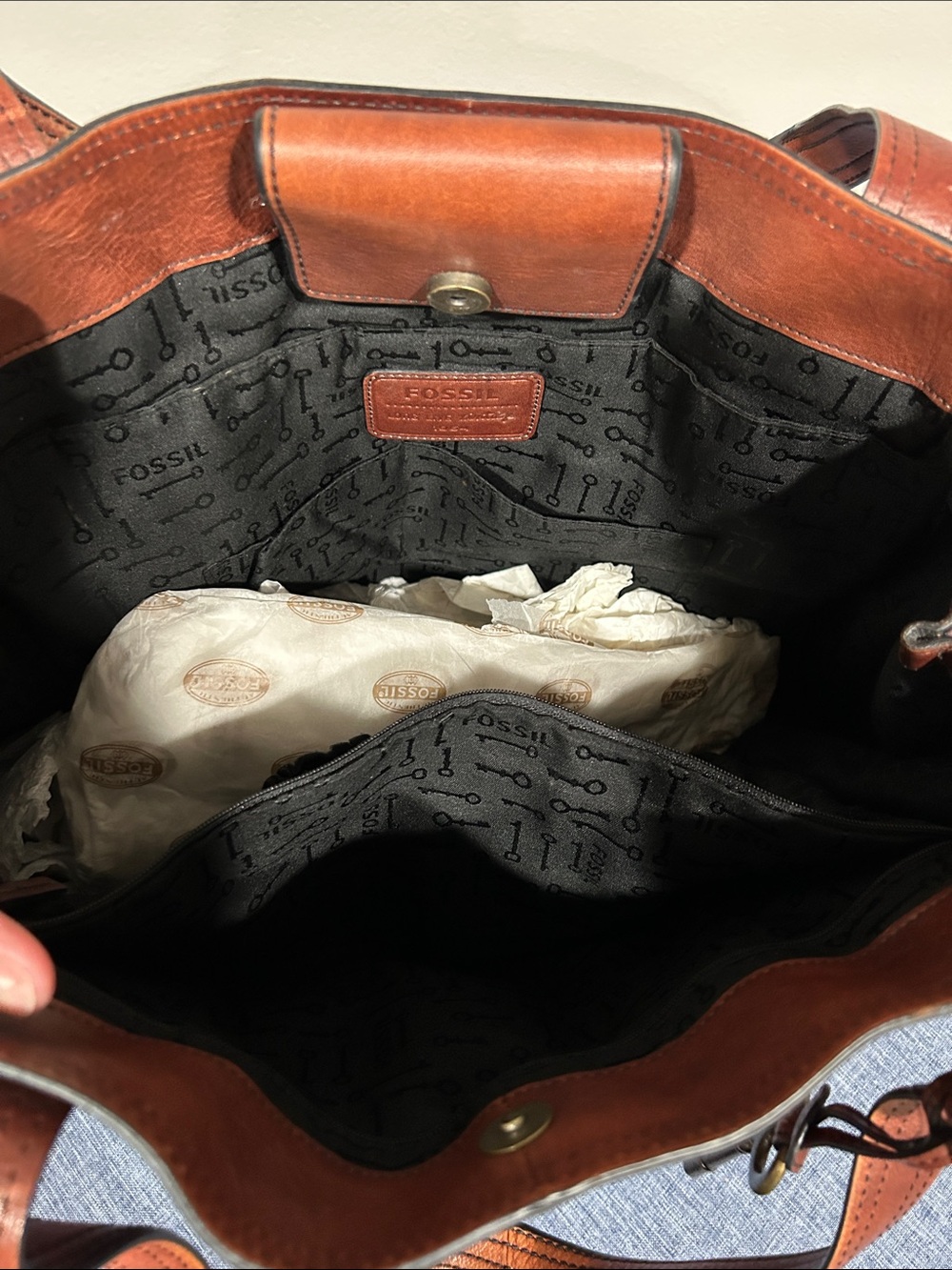 Fossil Long Live Vintage Leather Tote Bag in Cognac Brown - Picture 6 of 7
